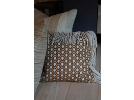 Odile gold 50x50cm tassels incl. vulling